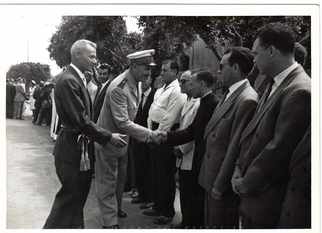 BOU SFER 06 JUILLET 1958 POSE DE LA PREMIERE PIERRE DU MONUMENT AUX MORTS 007.jpg